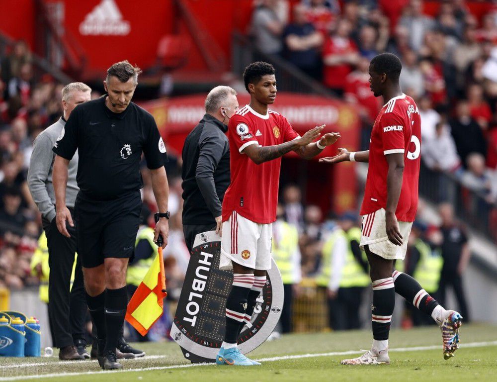 博格巴打入绝杀球，曼联险胜对手