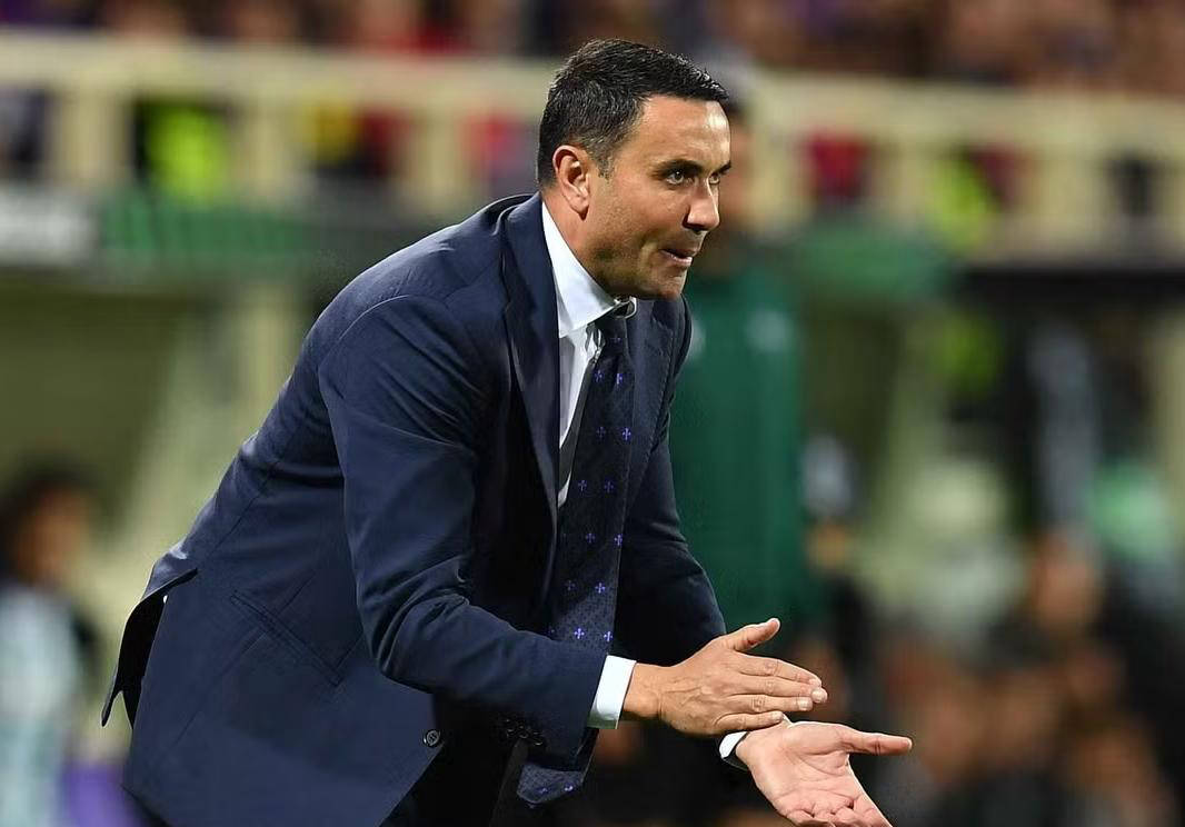 佛罗伦萨队主教练打造强队备战新赛季的简单介绍