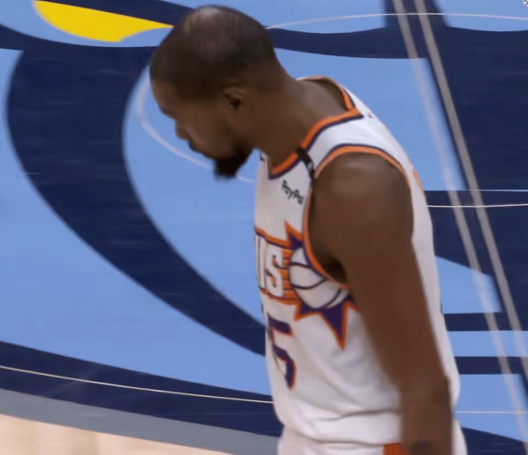 杜兰特在SKT比赛中关键助攻，绝杀引发热议！的简单介绍